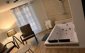 Magnifique Loft 35m2 Jacuzzi RVB NIGHT 1