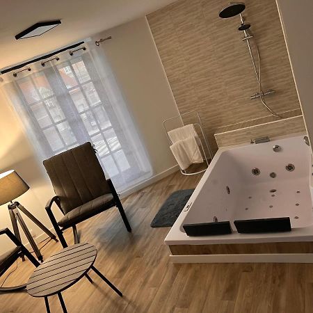 Hotel Magnifique Loft 35m2 Jacuzzi RVB NIGHT 1 à Amiens Extérieur photo