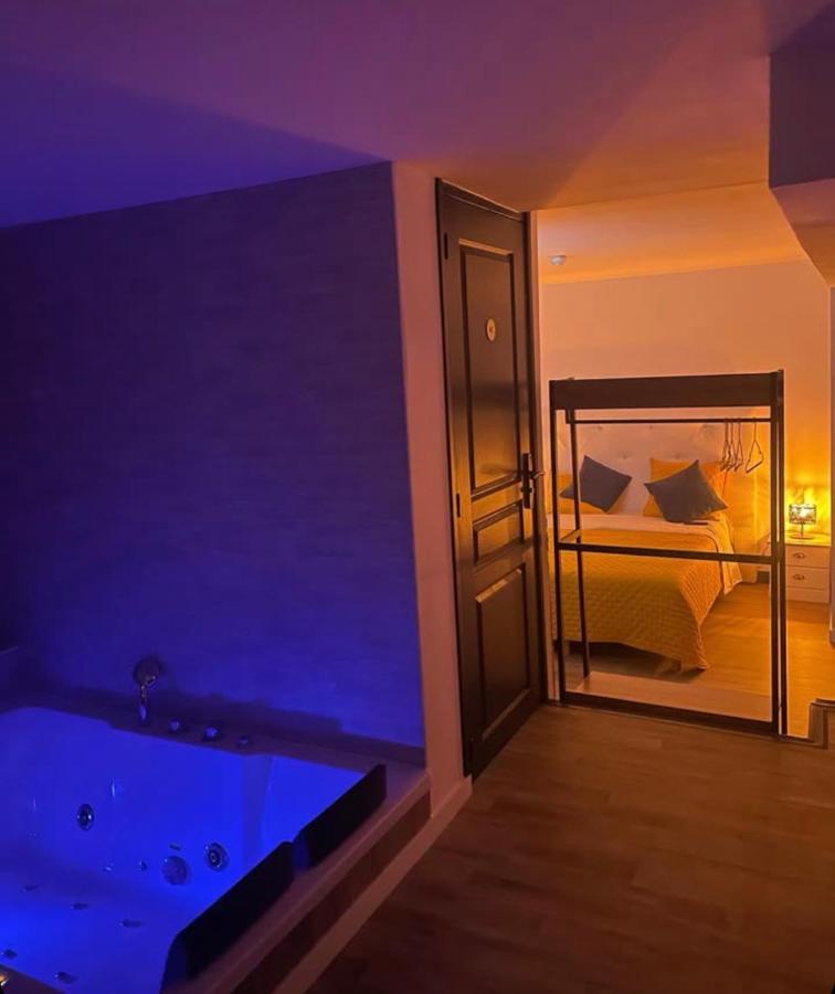 Hotel Magnifique Loft 35m2 Jacuzzi RVB NIGHT 1 à Amiens Extérieur photo