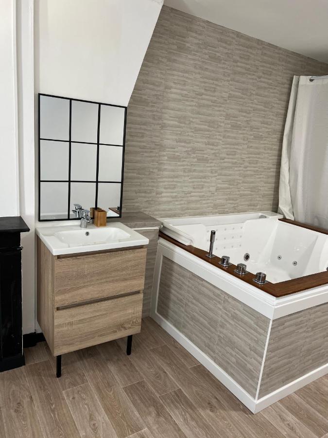 Hotel Magnifique Loft 35m2 Jacuzzi RVB NIGHT 1 à Amiens Extérieur photo