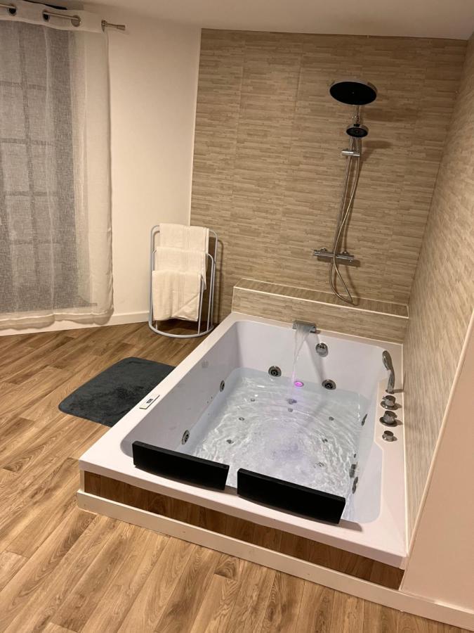 Hotel Magnifique Loft 35m2 Jacuzzi RVB NIGHT 1 à Amiens Extérieur photo