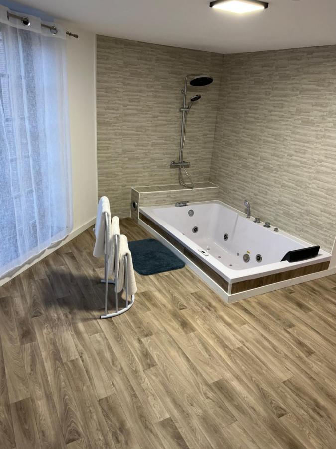 Hotel Magnifique Loft 35m2 Jacuzzi RVB NIGHT 1 à Amiens Extérieur photo