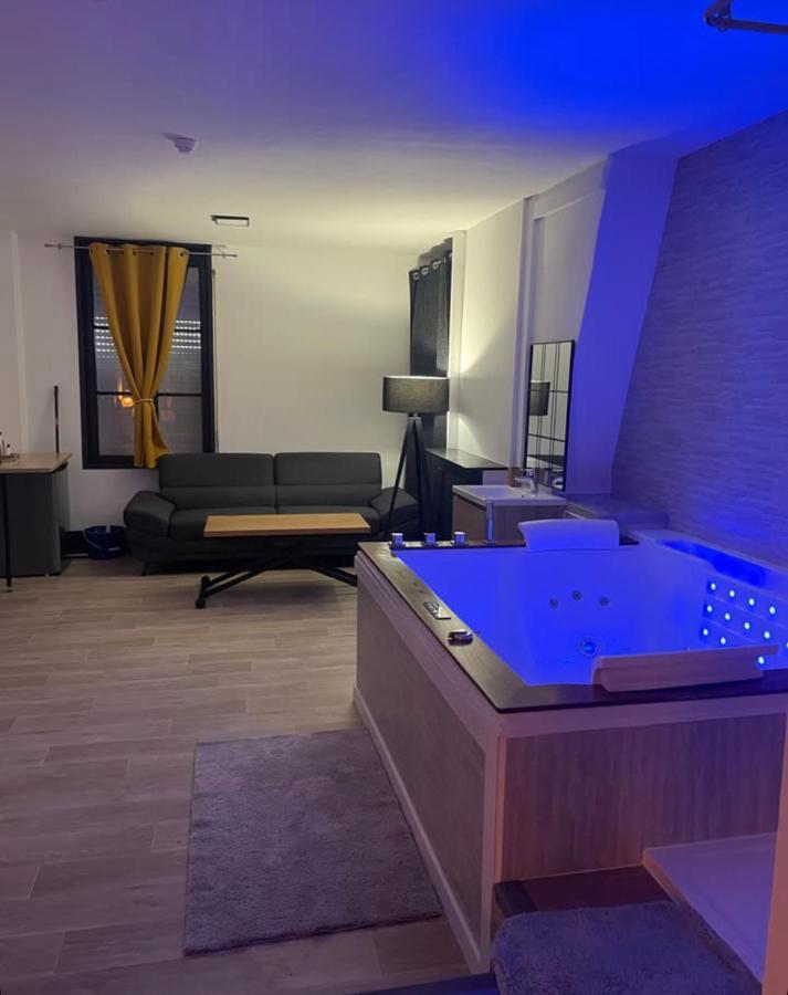 Hotel Magnifique Loft 35m2 Jacuzzi RVB NIGHT 1 à Amiens Extérieur photo
