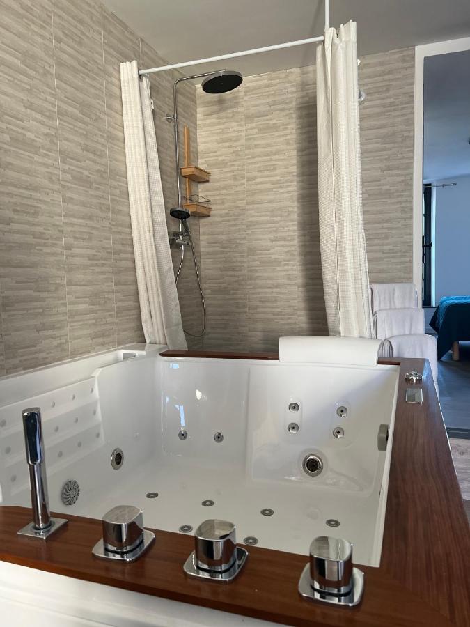 Hotel Magnifique Loft 35m2 Jacuzzi RVB NIGHT 1 à Amiens Extérieur photo