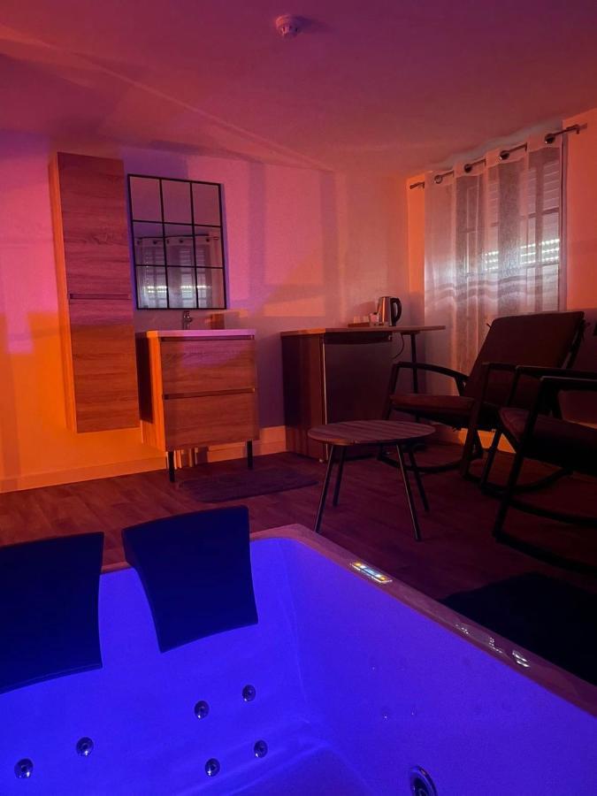 Hotel Magnifique Loft 35m2 Jacuzzi RVB NIGHT 1 à Amiens Extérieur photo